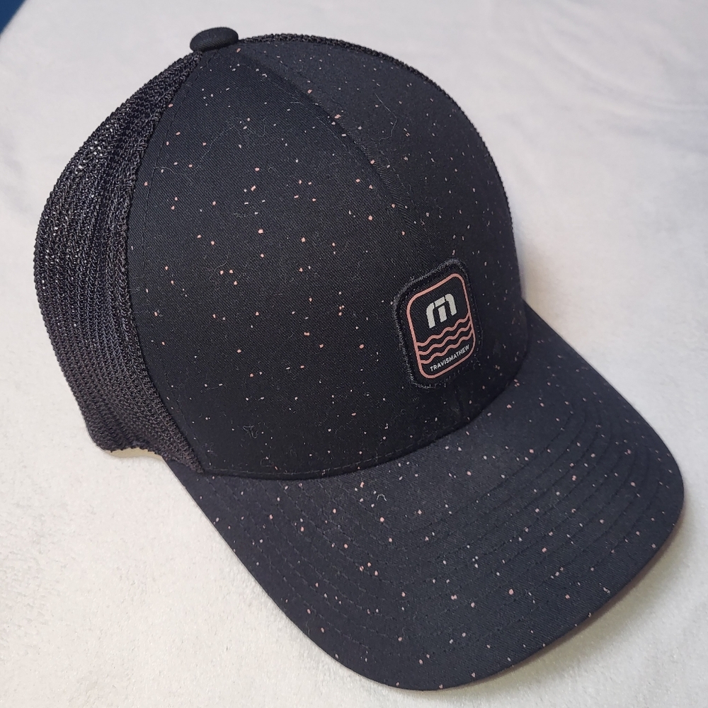 Travis Mathew Mesh 110‎ Flexfit Cap Black Pink